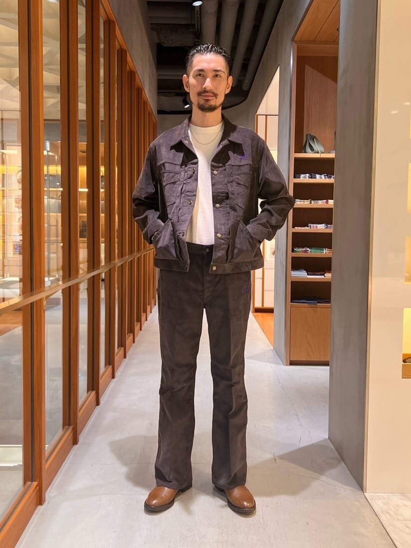 コーデュロイ素材で季節感のあるセットアップコーデ