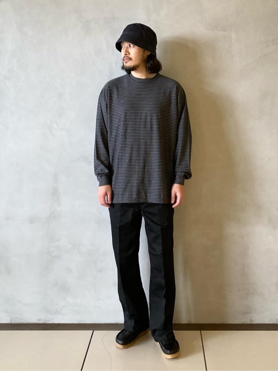 ダークトーンのカジュアルコーデ