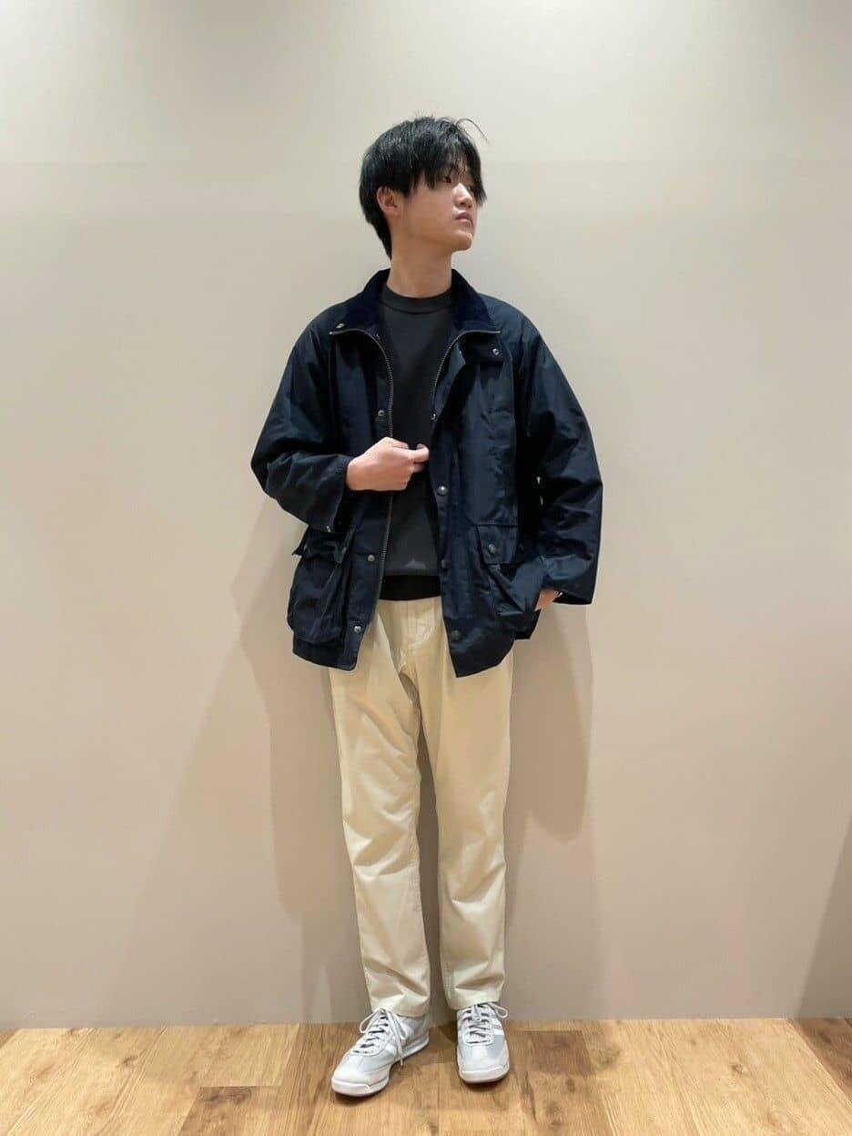 ビデイルジャケット×イージーパンツのコーデ