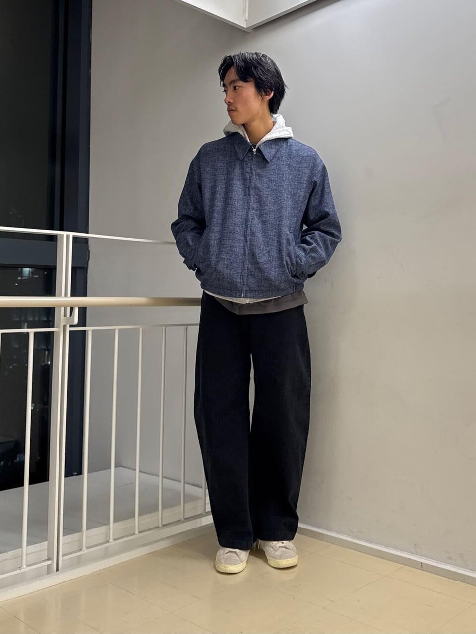 ショートブルゾン×カーブパンツのコーデ