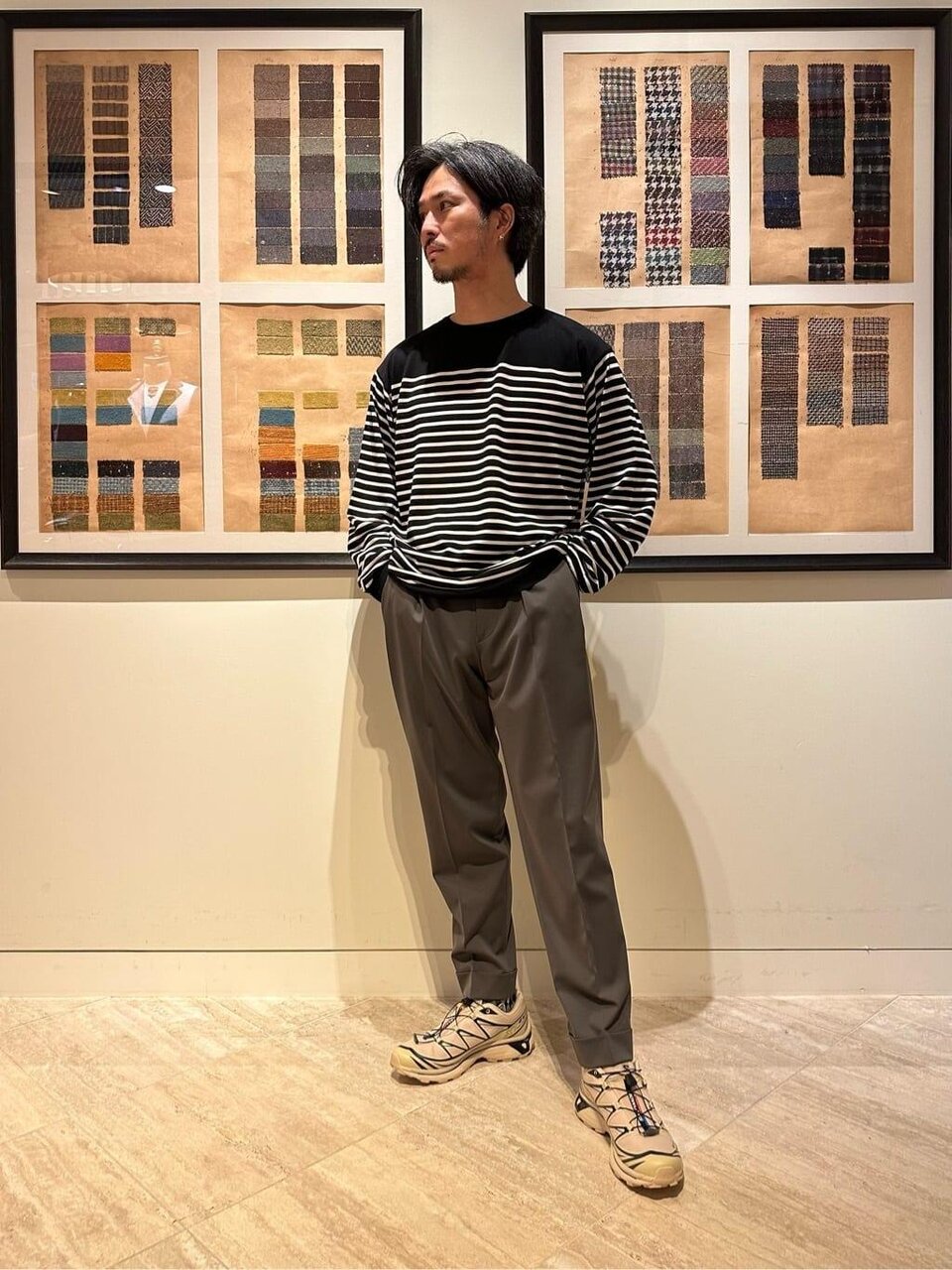 ボーダー柄ニット×ジャージパンツのコーデ