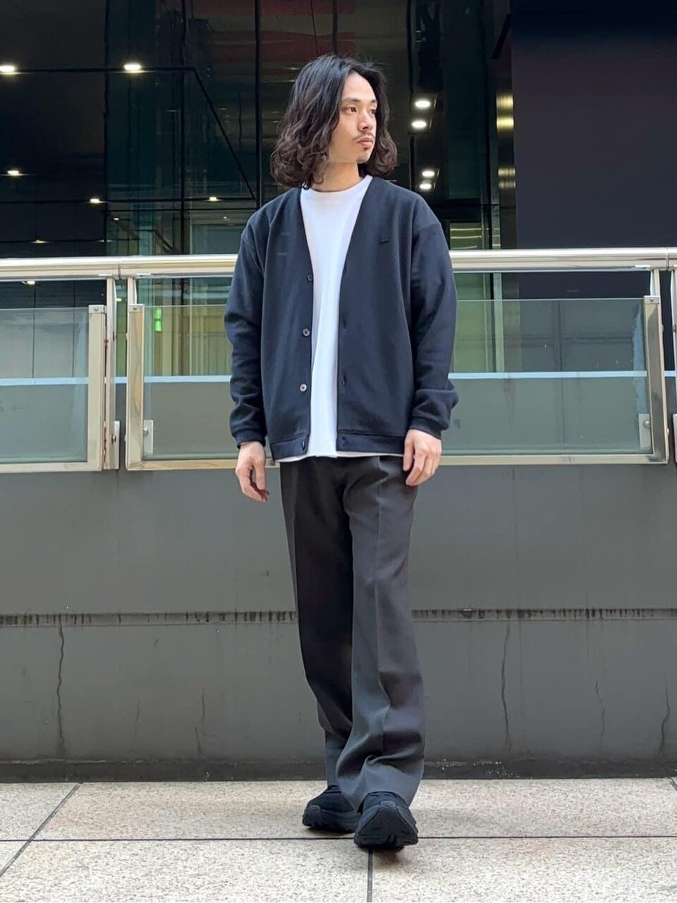 カットソー×カーディガンのコーデ