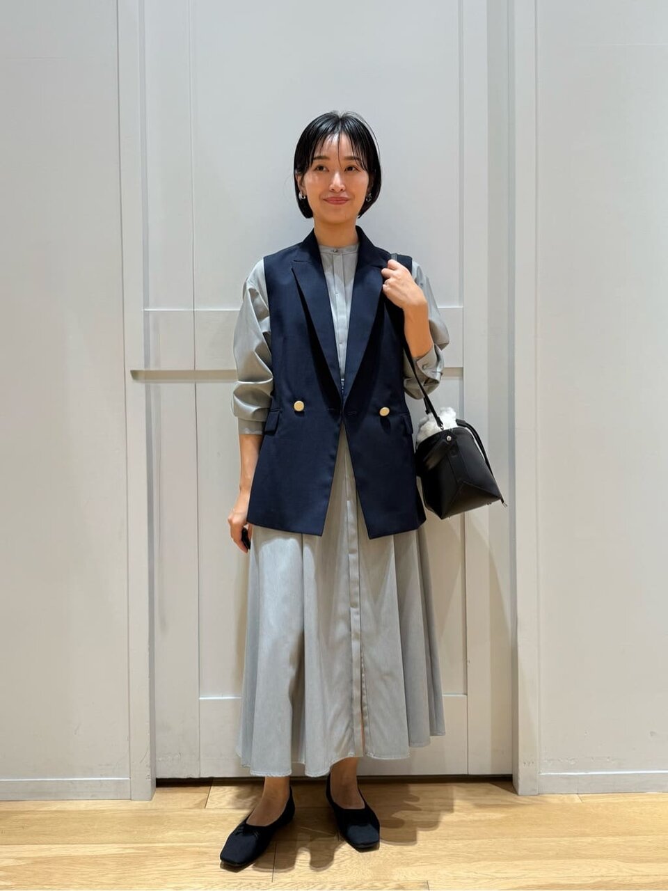フィット＆フレアワンピース×テーラードジレのコーデ