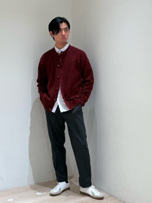 カーディガンとワイドパンツの最高気温20度メンズコーデ