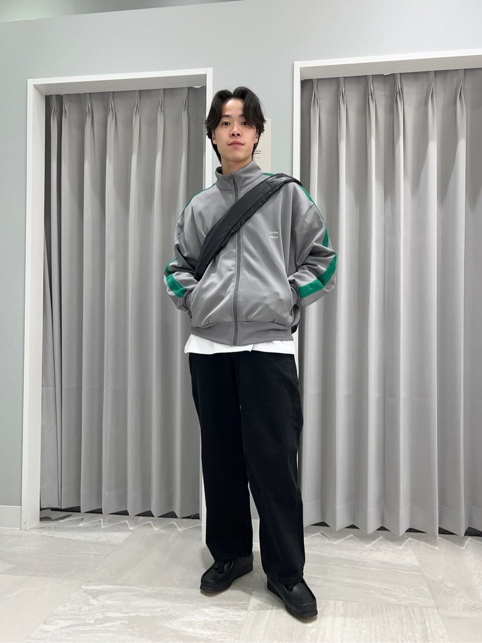 ジャケットとデニムパンツの最高気温20度メンズコーデ