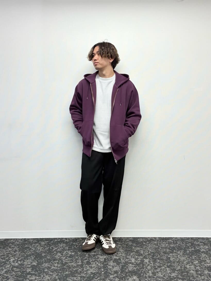 パーカーとワイドパンツの最高気温20度メンズコーデ