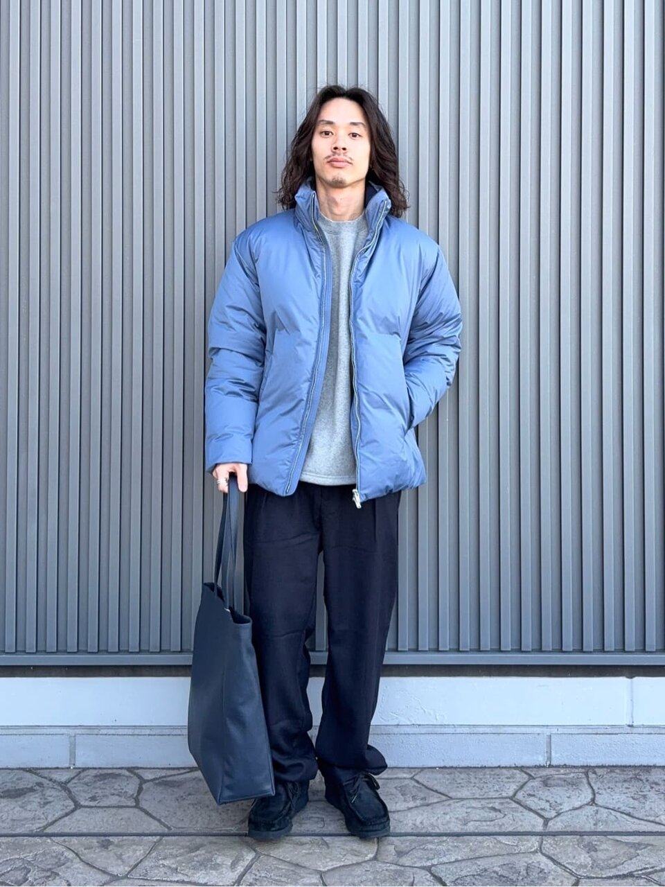 ダウンブルゾン×イージーパンツのコーデ