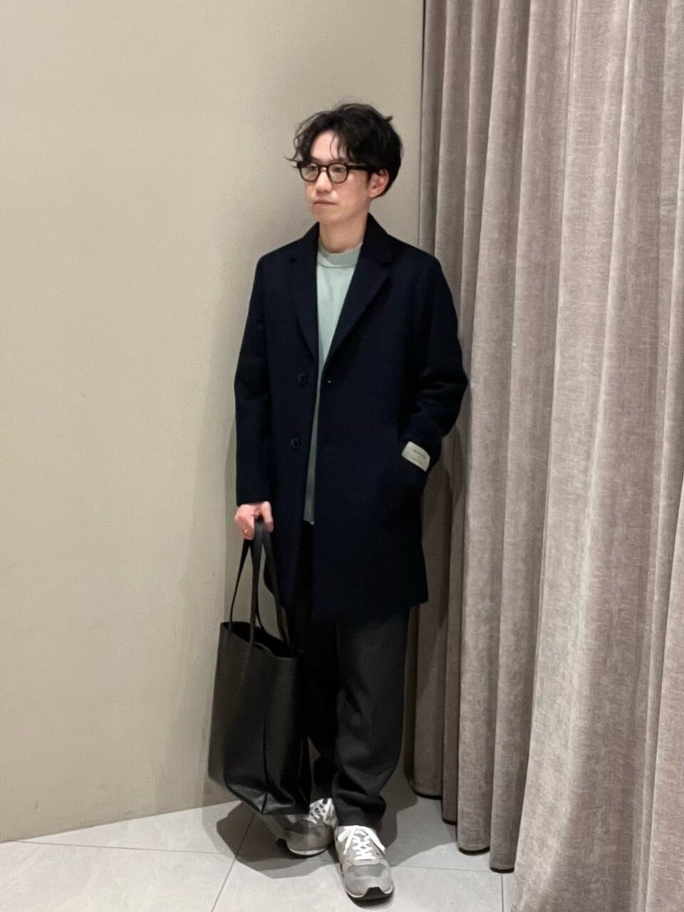 テーラードコート×イージーパンツのコーデ