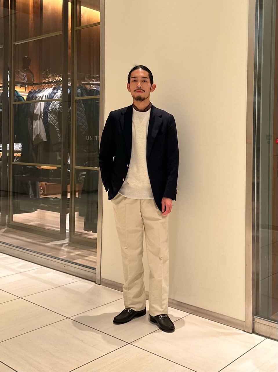 テーラードジャケット×スラックスのコーデ