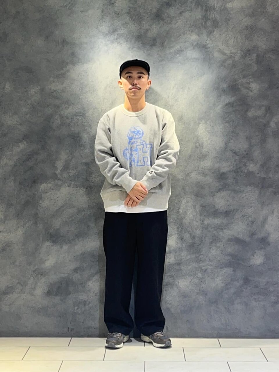 ロングスリーブTシャツ×スウェットシャツのコーデ