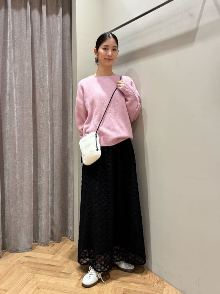 ニットを着た女性