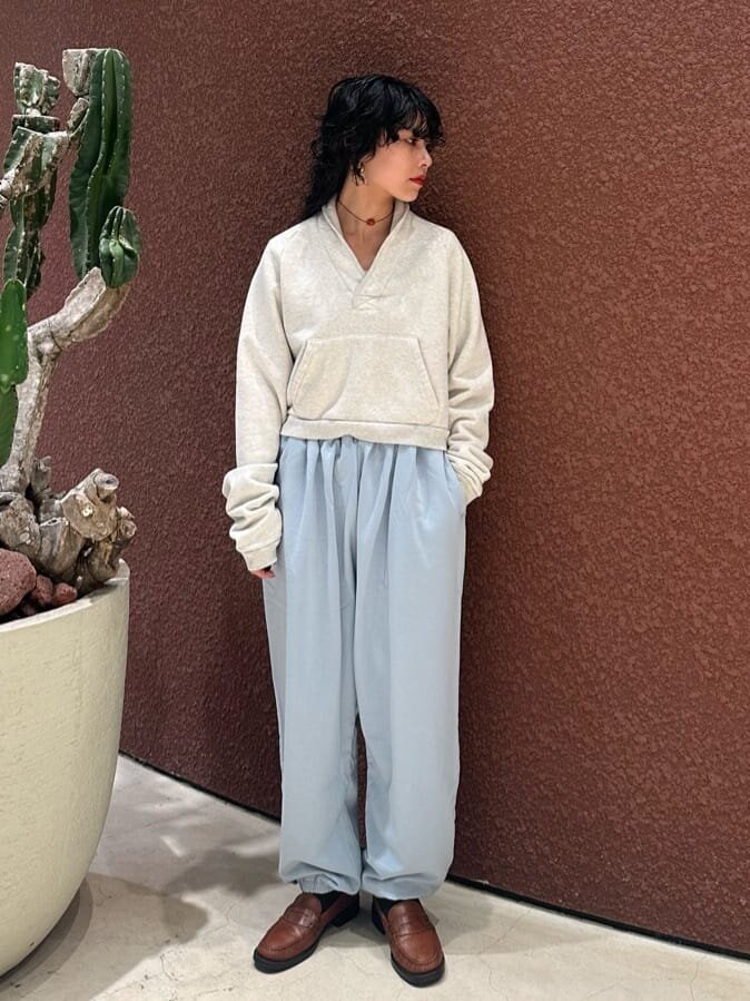 スウェットを着た女性