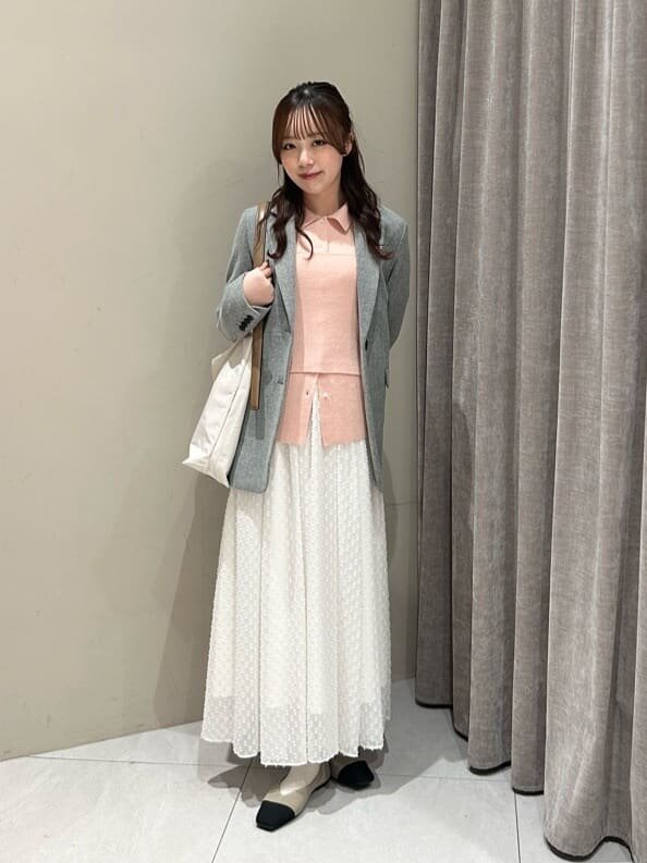 カーディガンを着た女性