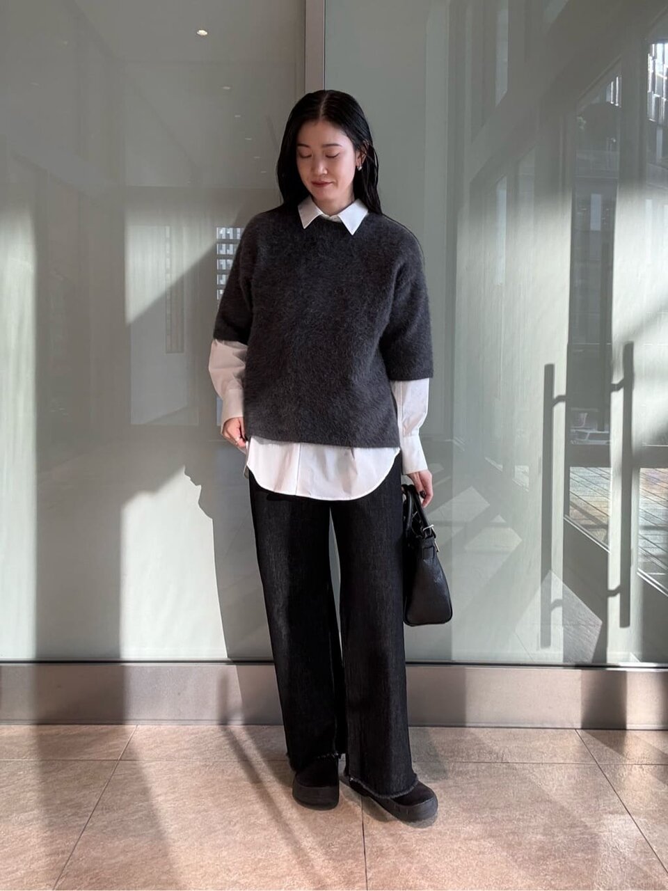 半袖ニットを着た女性