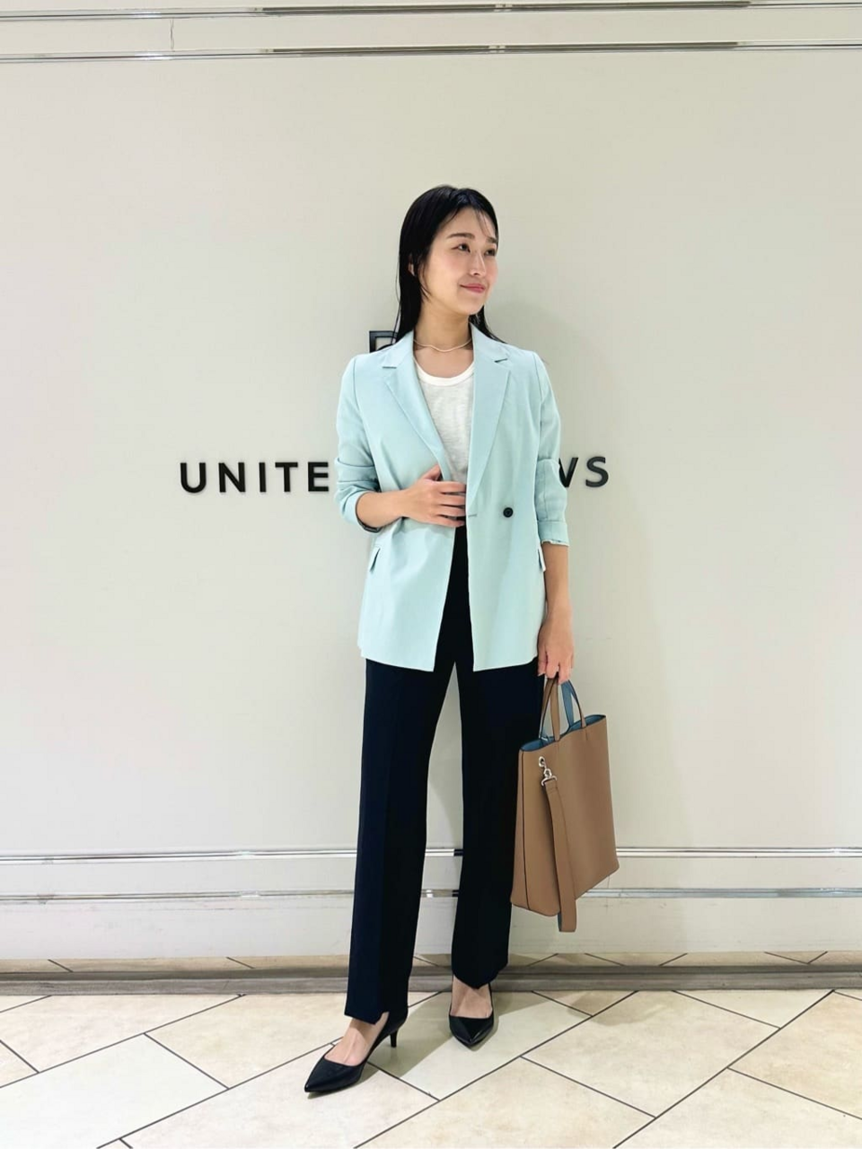 ジャケットを着た女性