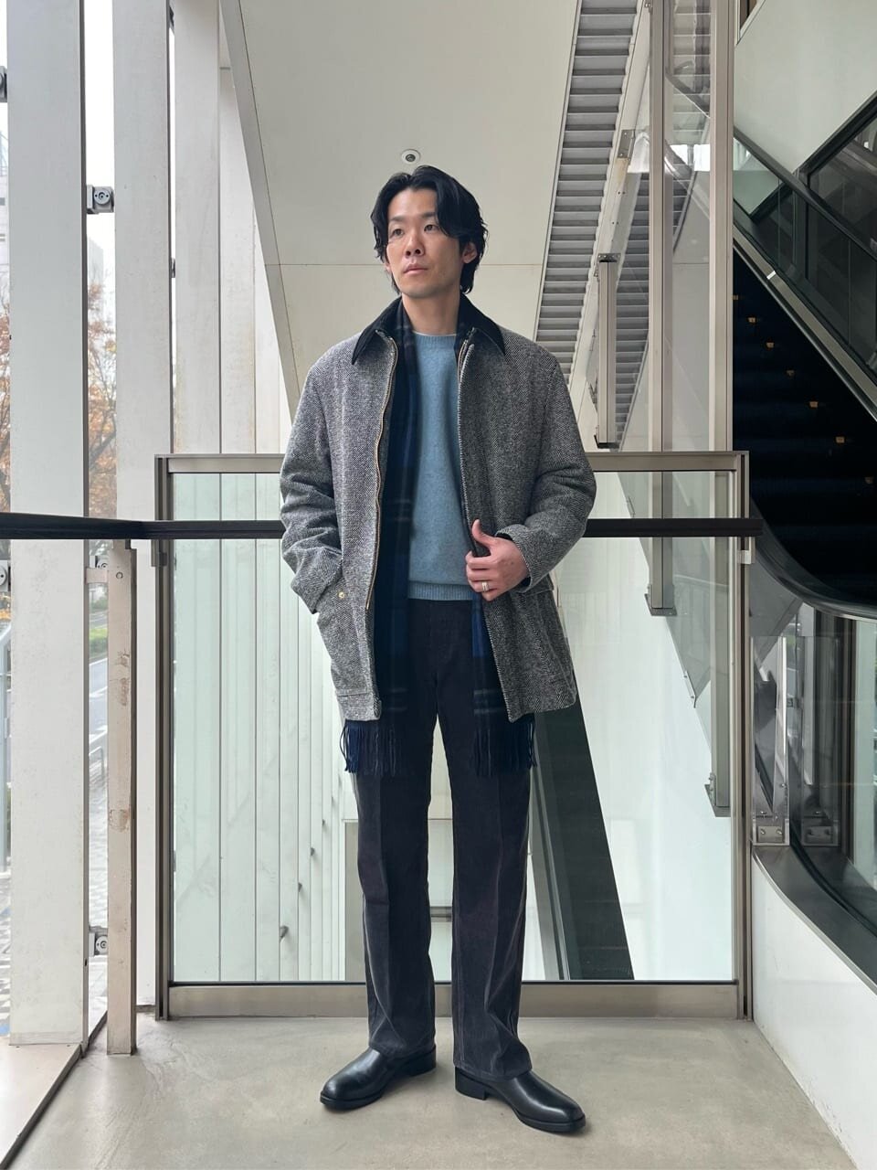 ジャケットとコーデュロイパンツの30代メンズコーデ