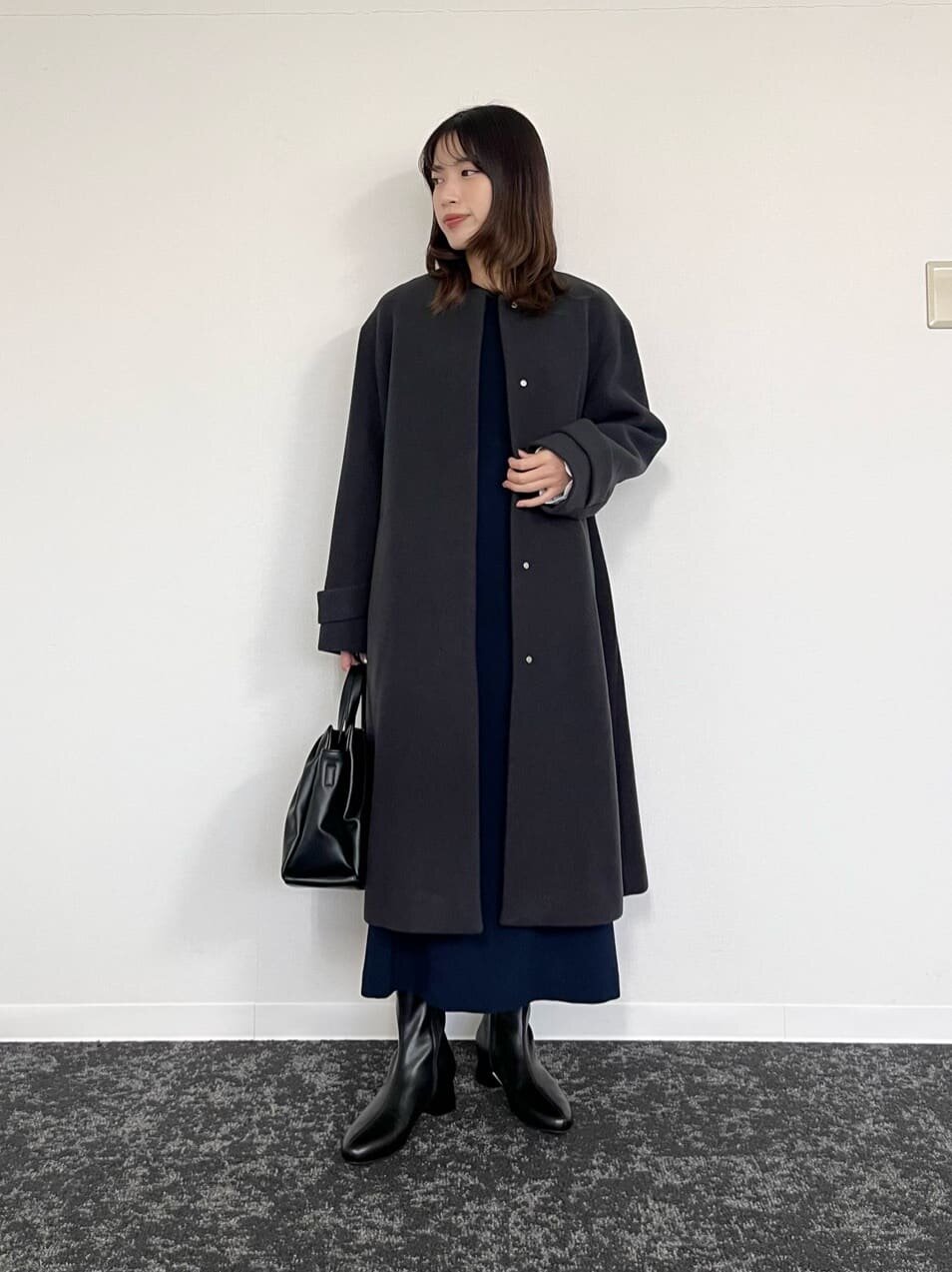 ワンピース×ノーカラーコートのコーデ