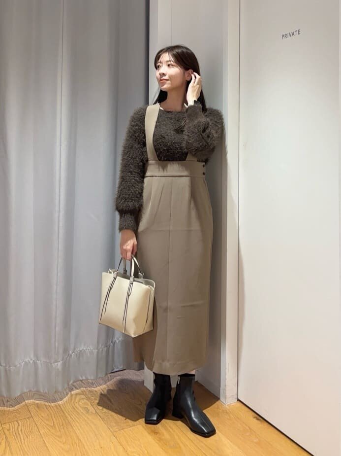 ニット×ジャンパースカートのコーデ