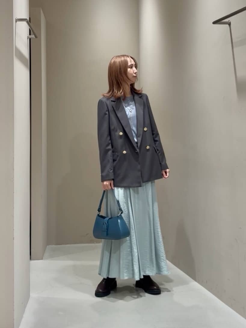 ジャケットとフレアスカートの春コーデ