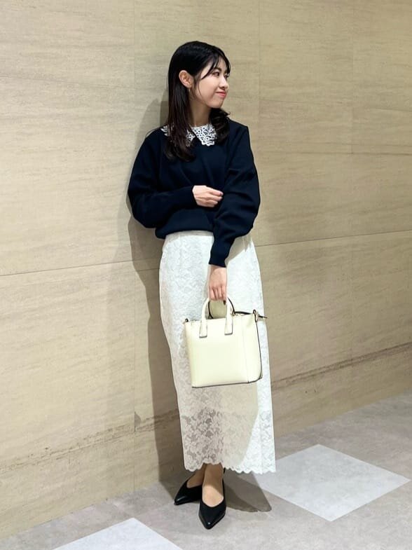 ニットとレーススカートの春コーデ