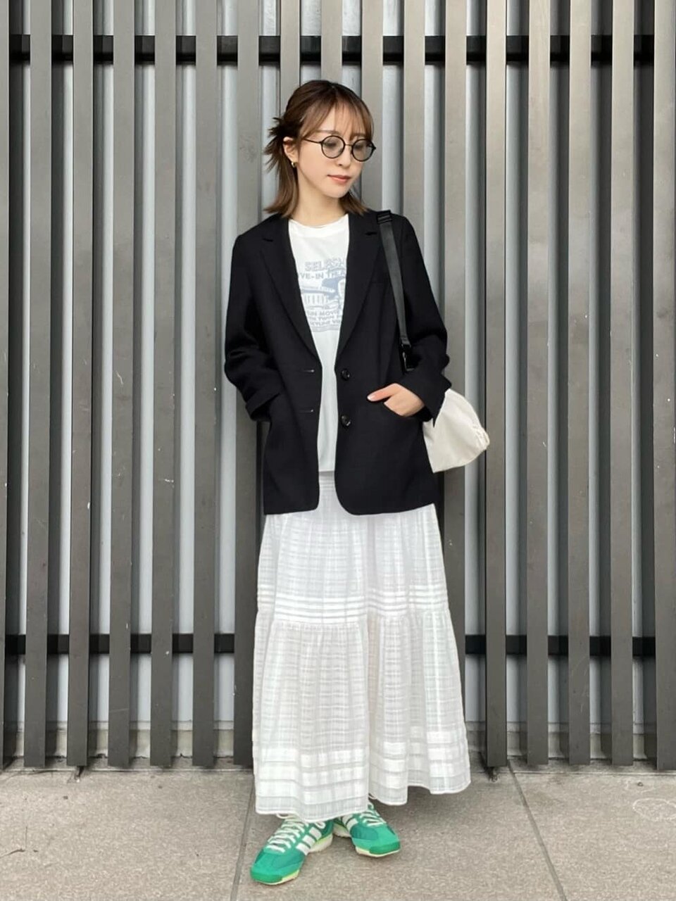 テーラードジャケットとティアードスカートの春コーデ