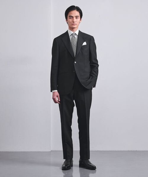 スーツを着た男性
