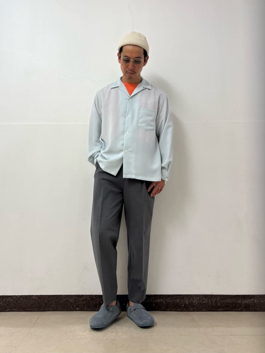 シャツ×スラックスのコーデ