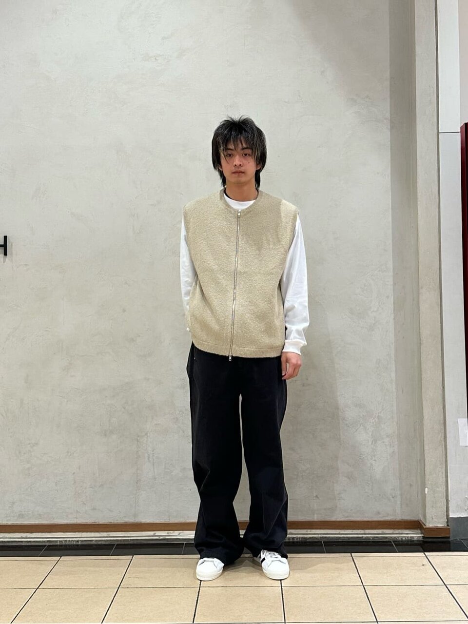 ロングスリーブTシャツ×バギーパンツのコーデ