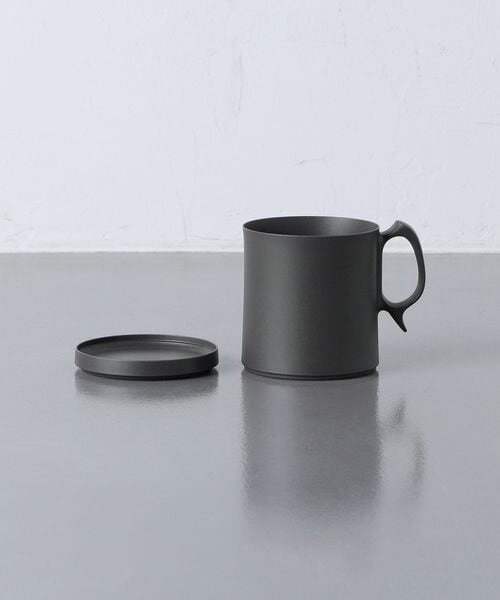 スタイリッシュな黒の食器