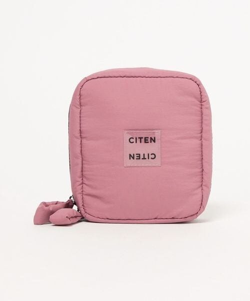 ピンクのポーチ