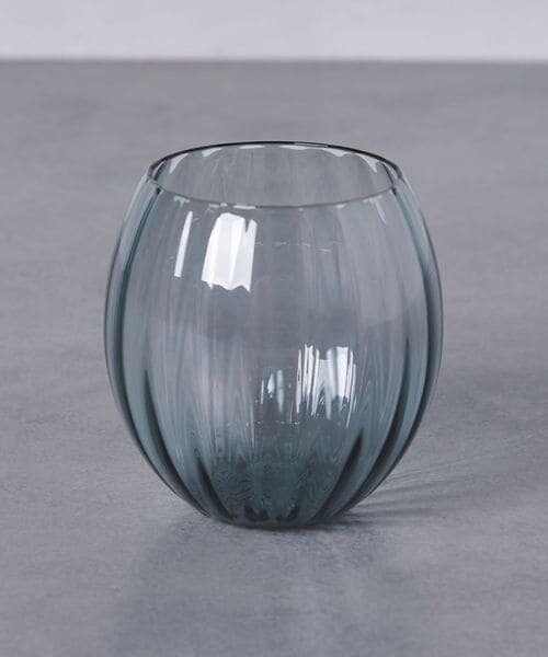 筒状のケースと長いお香