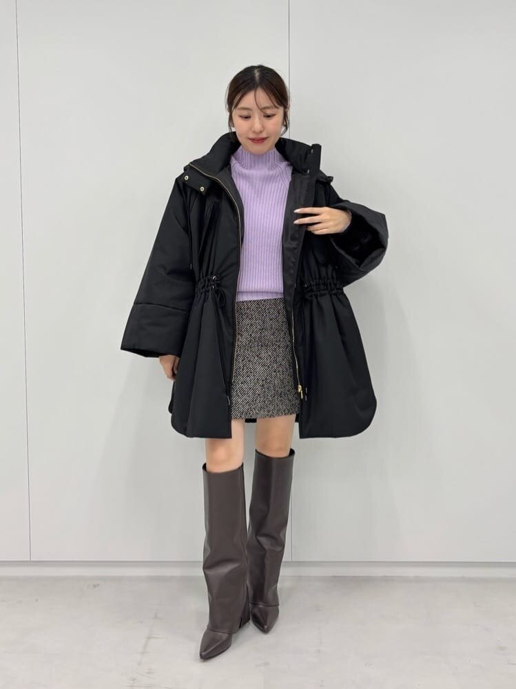 中綿コートとツイードライクミニスカートの20代コーデ