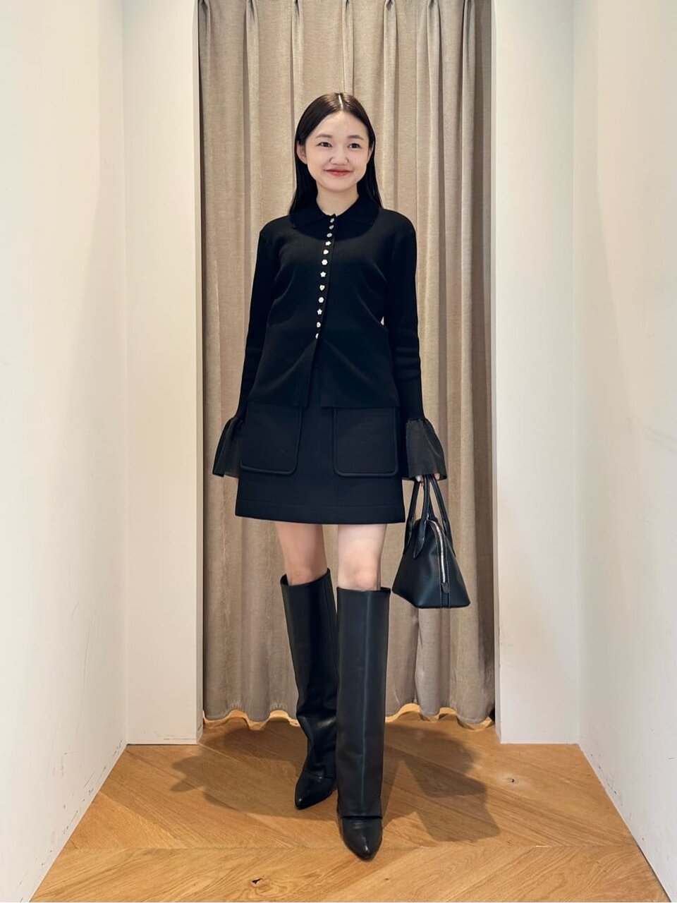 カーディガンとボンディングミニスカートの30代コーデ