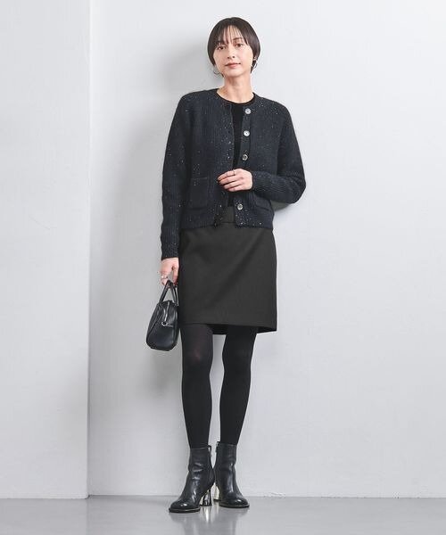 ミニスカートを使ったワントーンコーデ