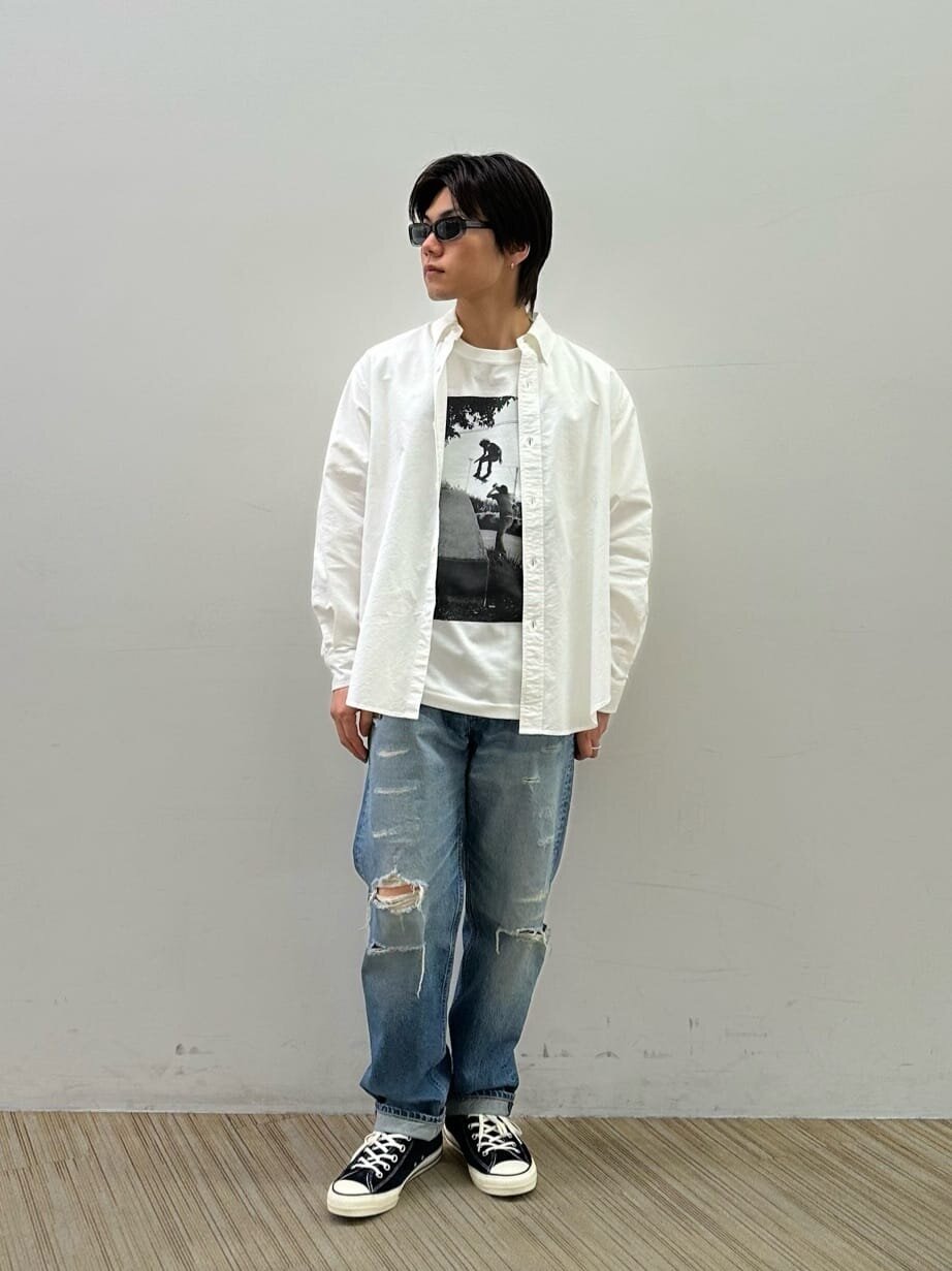 ボタンダウンシャツ×デニムパンツのコーデ
