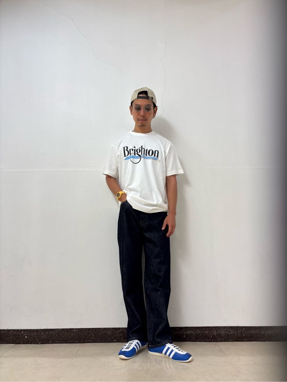 Tシャツ×デニムパンツのコーデ