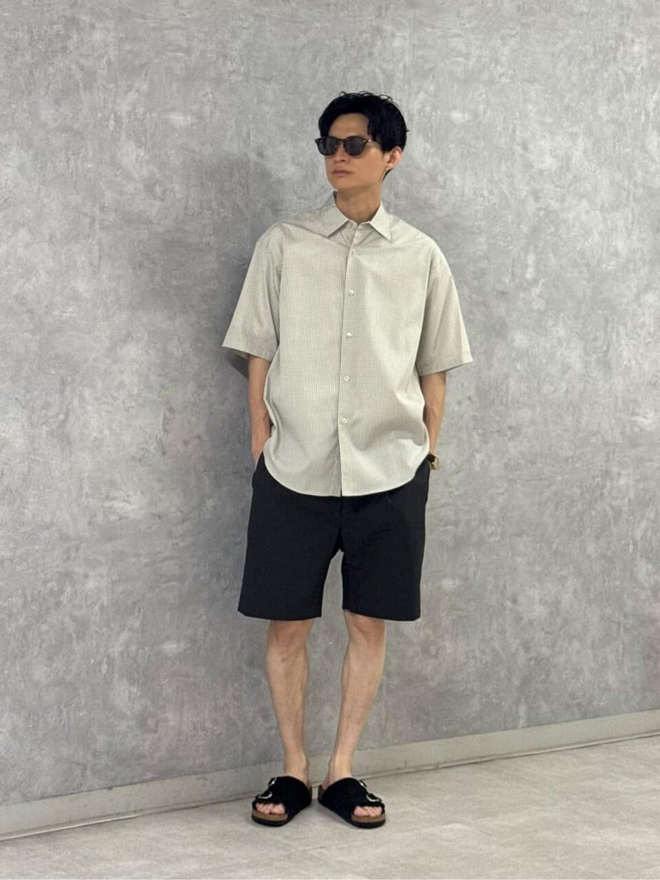 シャツ×ショートパンツのコーデ