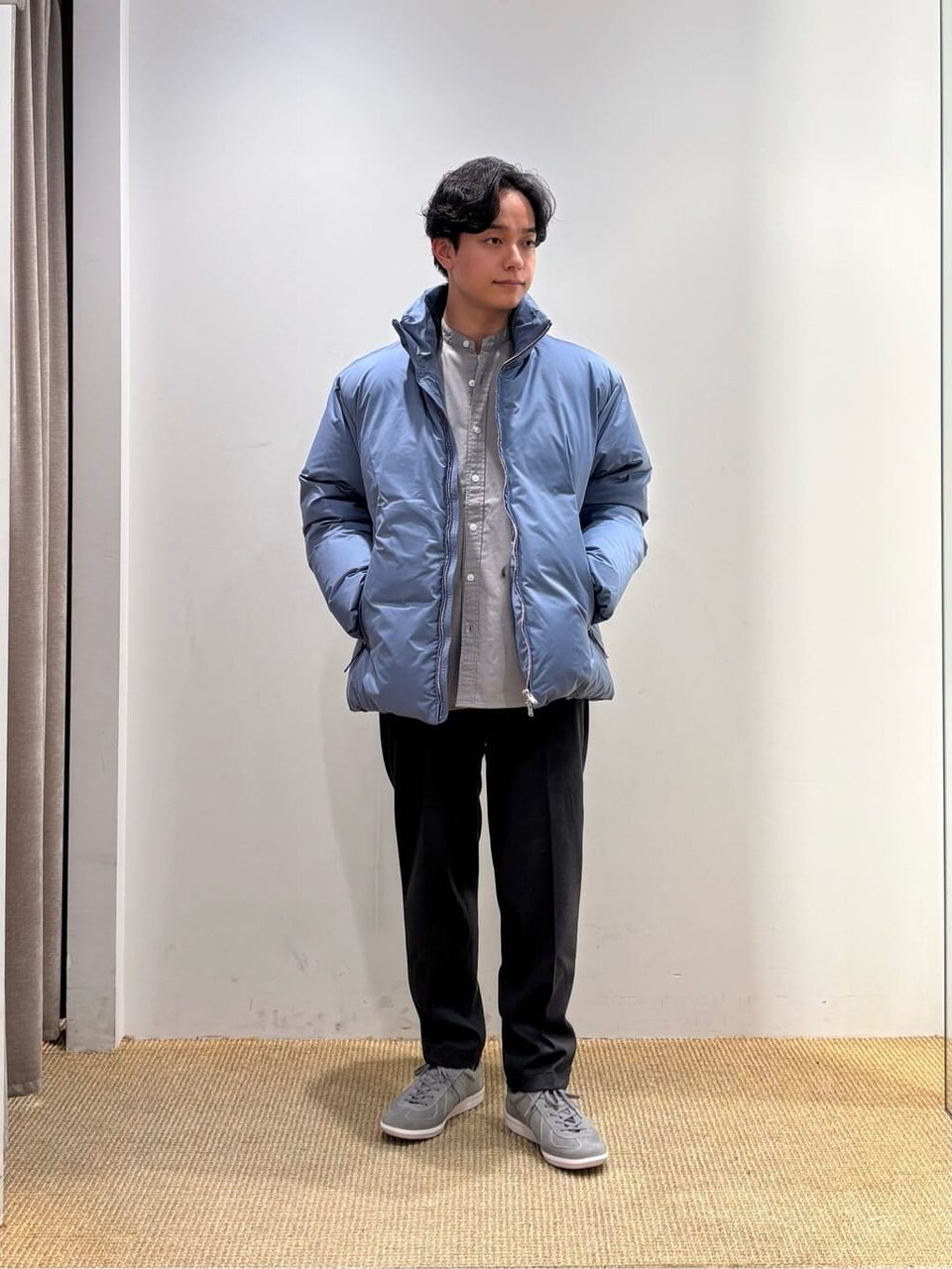 バンドカラーシャツ×ダウンブルゾンのコーデ