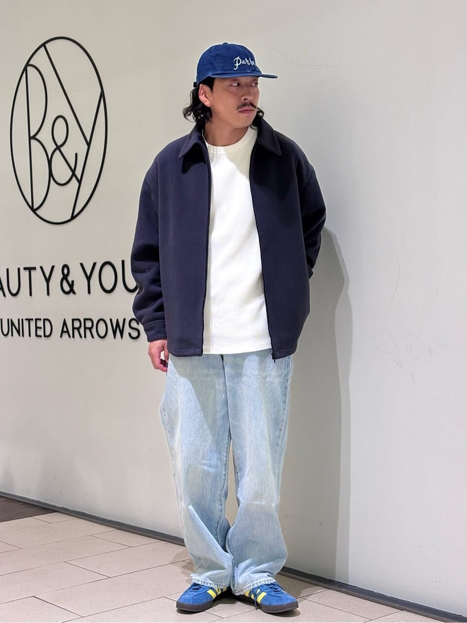 シャツブルゾン×デニムパンツのコーデ