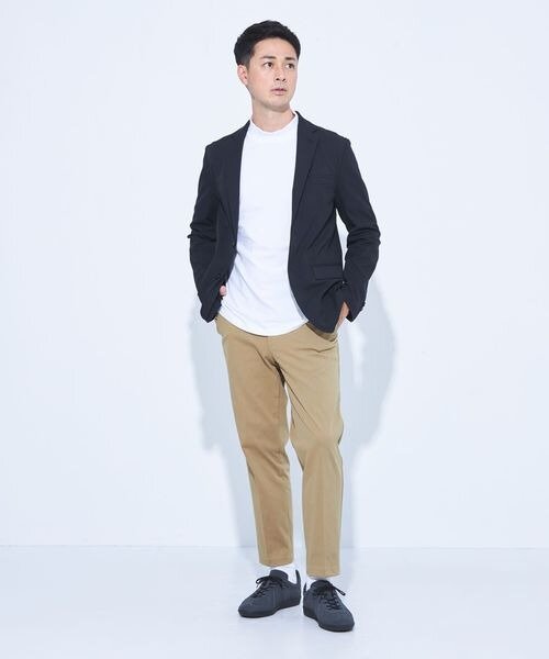 ジャケパンスタイルの男性