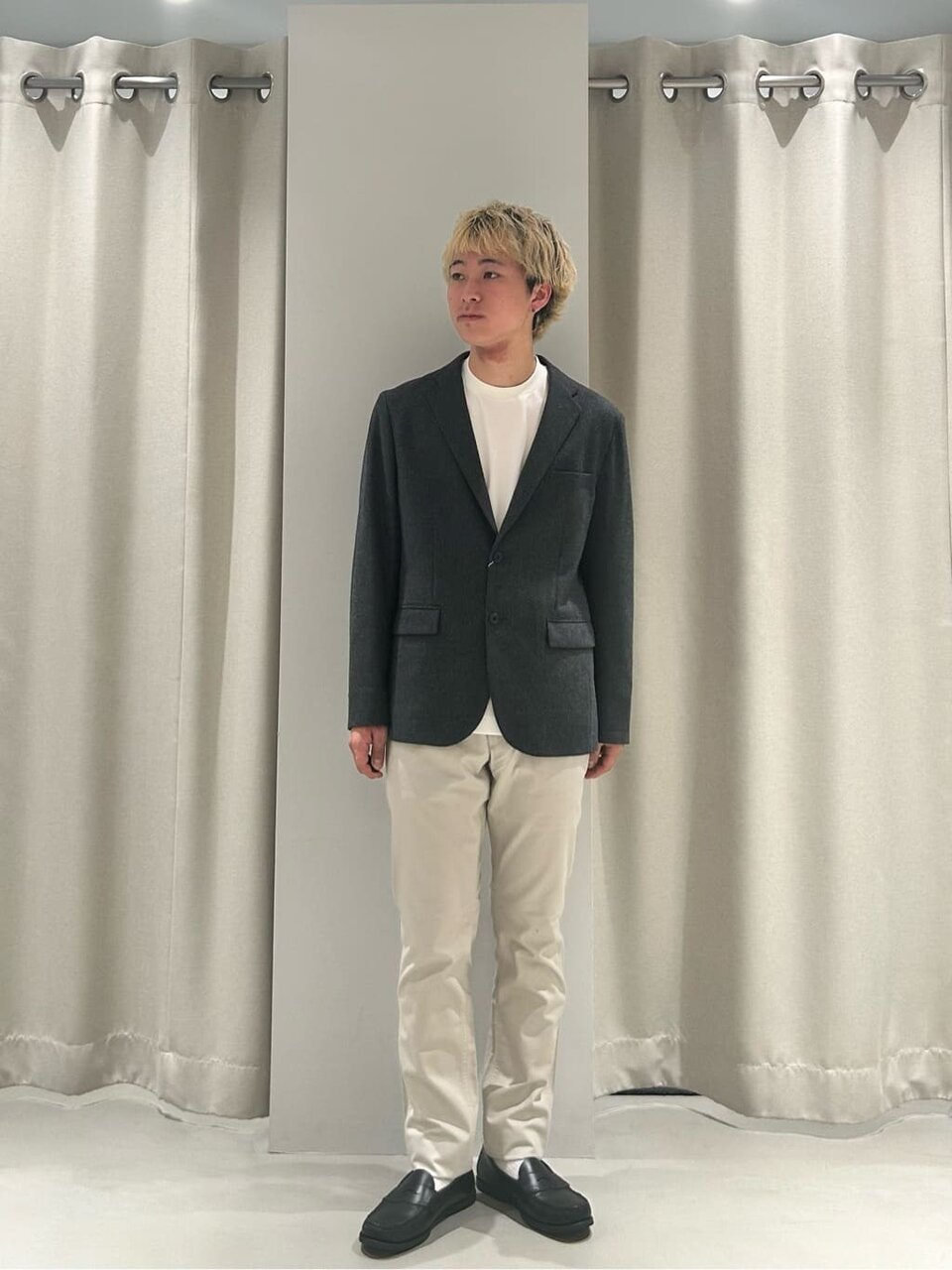 ジャケット×チノパンのコーデ