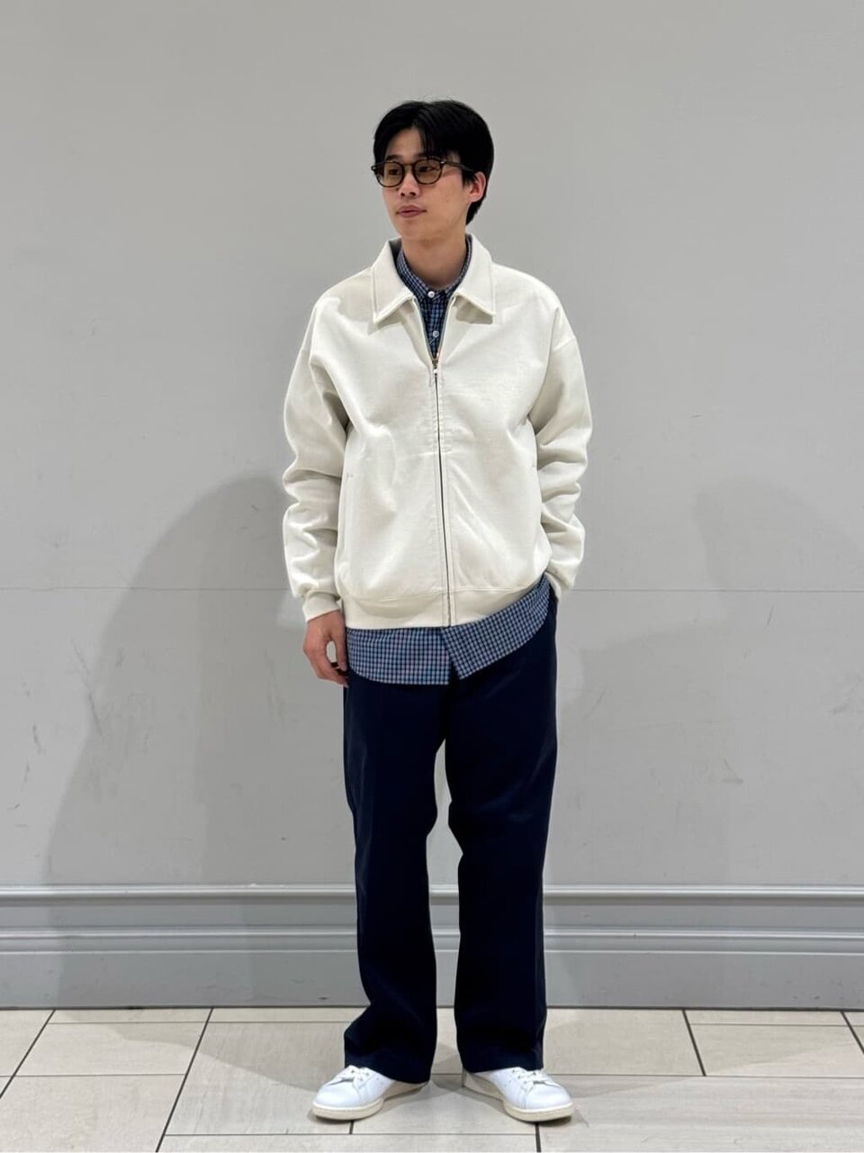 チェック柄シャツを使った技ありレイヤードコーデ