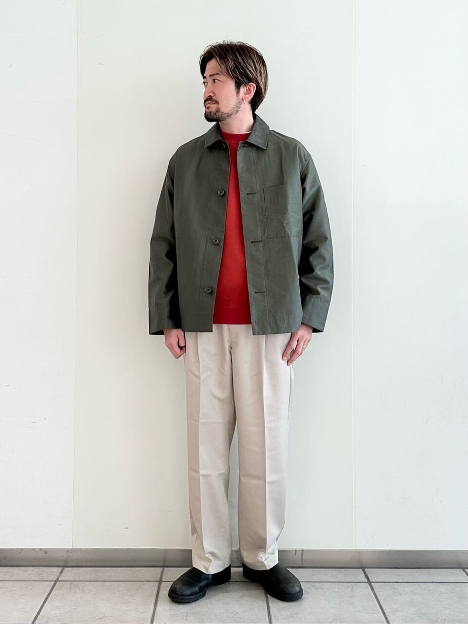 カジュアルアイテムを大人っぽくさわやかに着こなしたコーデ