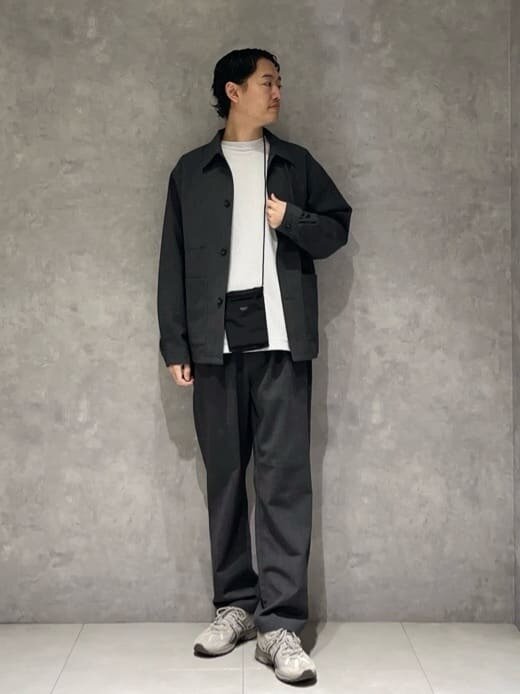 モノトーンで大人のカジュアルスタイル