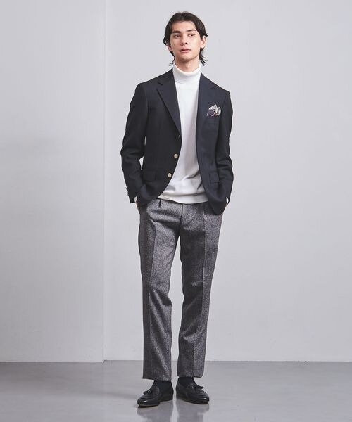 ジャストサイズのジャケパンを着た男性