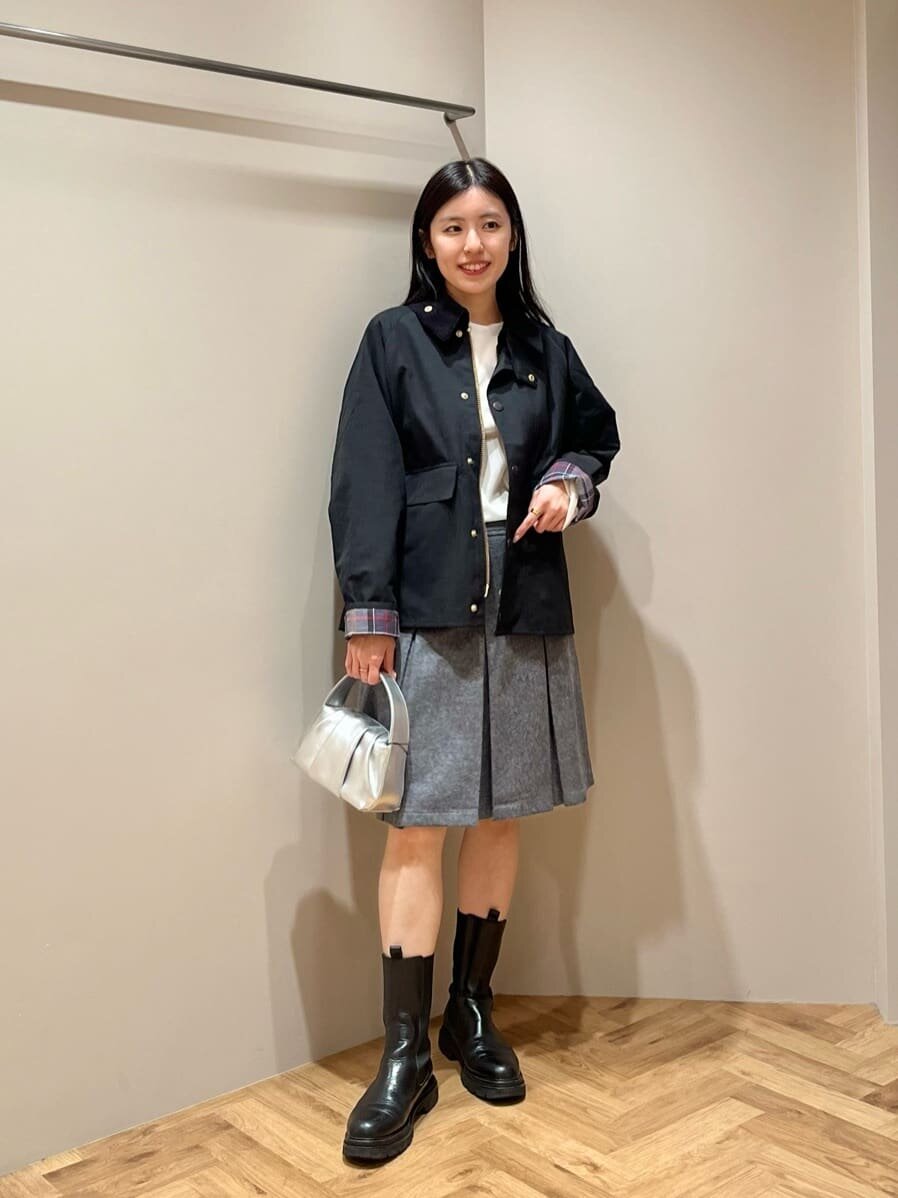 ブラウスを着た女性