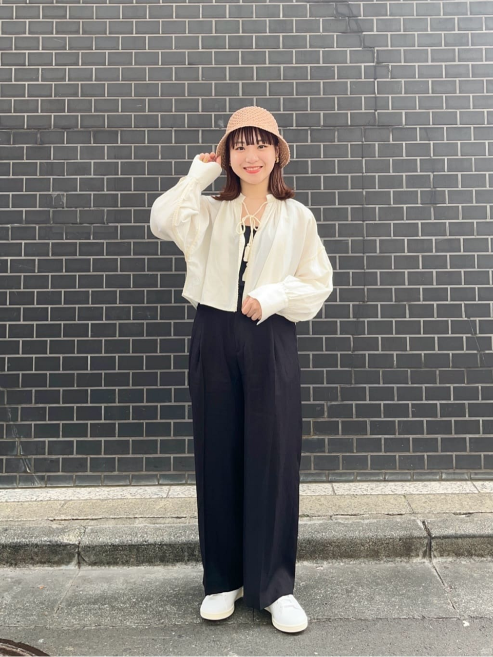 ブラウスを着た女性