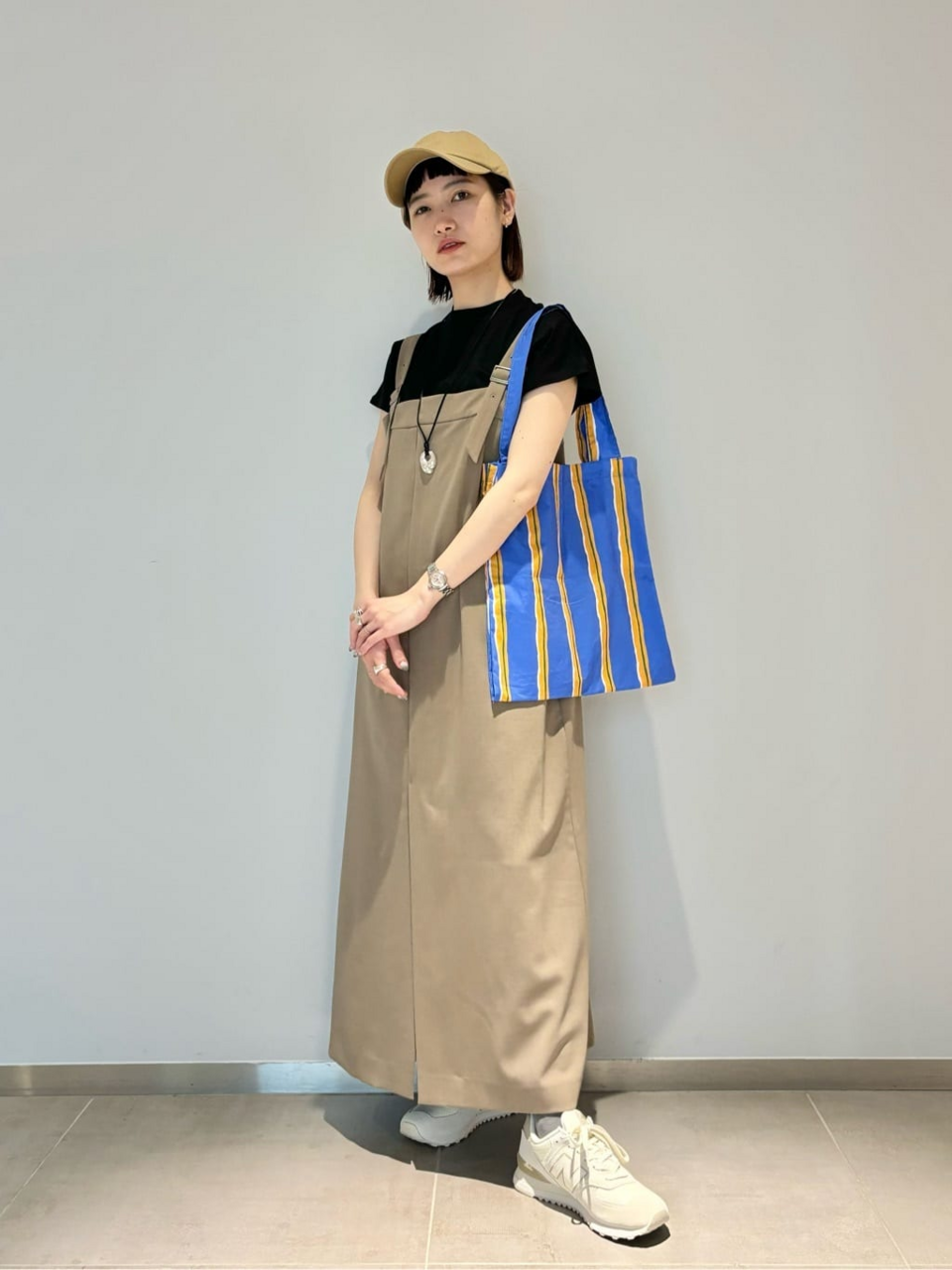 ワンピースを着た女性