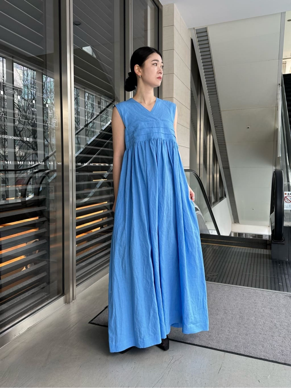 ワンピースを着た女性