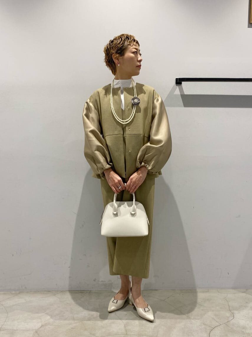 ワンピースを着た女性